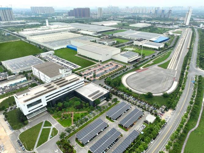 嵐圖汽車 數(shù)字化浪潮下的高端智造與用戶生態(tài)重構(gòu)
